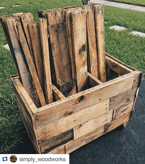 Pallet Wood Storage, Outdoor Pallet Projects, Repurpose Pallets, Pallet Building, 1001 Pallets, Wood Supply, Pallet Boards, Pallet Project, Recycled Pallet