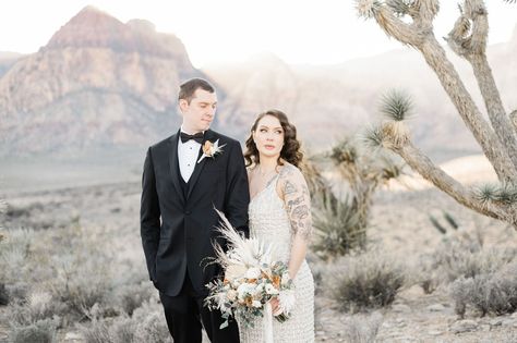 Many couples come to us asking if they can elope in Vegas for cheap. The answer? Absolutely! Here’s how you can elope in Las Vegas while still on a budget. Head over to the blog post to learn more! Wedding List Checklist, Simple Wedding Planning Checklist, Elope In Vegas, Wedding Cost Checklist, Wedding Preparation Checklist, Wedding Checklist Timeline, Quick Wedding, Wedding To Do List, Wedding Day Tips