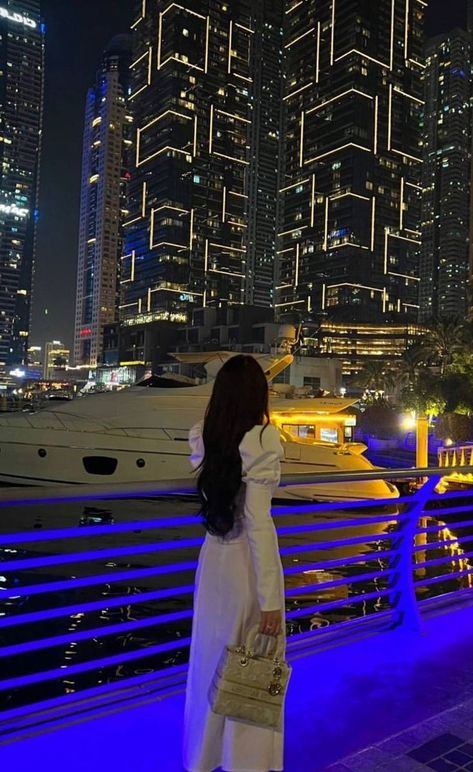 Dubai Picture Ideas, Azerbaijan Travel, Classy Lifestyle, Rich Women Lifestyle, Dubai Vacation, Dubai Aesthetic, Dubai Lifestyle, Options Trading, Dubai Life