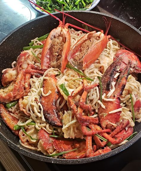 Chinese Lobster Noodles Recipe, Lobster Noodles Chinese, Birthday Noodles, Noodle Breakfast, Lobster Noodles, Steamed Lobster, Chinese Birthday, Noodle Recipe, Authentic Chinese Recipes