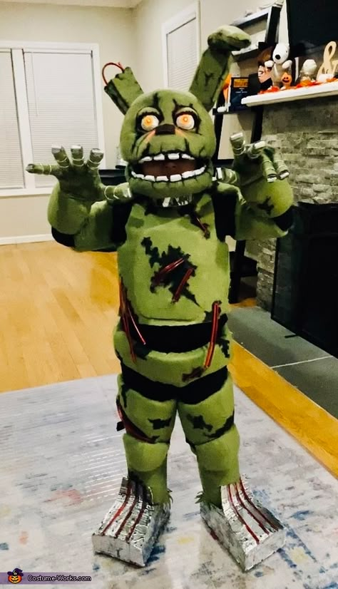 Charlene: Our 6 year old son is a huge fan of the Five Nights at Freddy’s games. It was no surprise, he wanted to be one of his fave FNAF characters... Fnaf Costumes Diy, Spring Bonnie Costume Diy, 5 Nights Of Freddy Costume, Spring Trap Costume Diy, Diy Halloween Costumes For School, Five Nights At Freddy’s Diy Costume, Diy Foxy Costume Fnaf, Springtrap Costume Diy, Spring Trap Costume