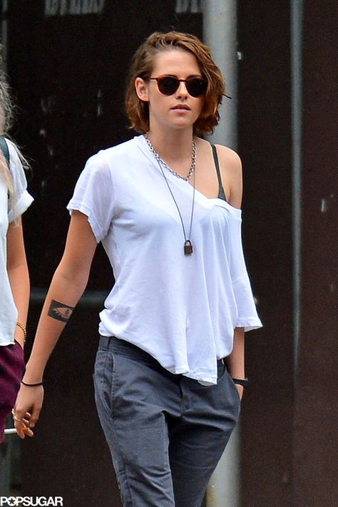 Kristen Stewart Out in NYC September 2015 | POPSUGAR Celebrity Kristin Stewart, Kristen Stewart Style, Entertainment News Celebrities, Cara Delevingne, Kristen Stewart, Looks Style, Celebrity Style, A Woman, Short Hair Styles