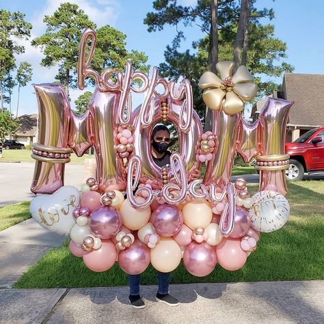 Nicole Creations on Instagram: “Happy birthday Mom balloon design Brothers call me to surprise their mother. They wanted a big arrangement so we created this rose gold…” Mom Balloon Bouquet, Cheap Easy Halloween Decorations, Hollywood Theme Party Decorations, Mexican Theme Party Decorations, Cheap Party Decorations, Balloon Bouquet Diy, Mothers Day Balloons, Balloon Garland Diy, Birthday Party Decorations Diy