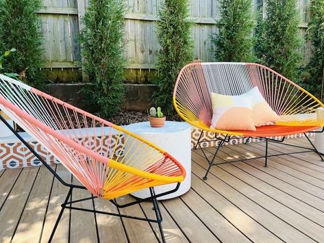 Acapulco Chair Outdoor, Eclectic Patio, Mexican Chairs, Poolside Chairs, Acapulco Chair, Wire Chair, Furniture Design Inspiration, Iconic Chairs, Garden Table And Chairs