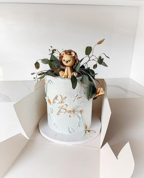 Safari Baby Shower Cake Boy, Eucalyptus Baby Shower Cake, Boho Safari Cake, Safari Baby Shower Boy Cake, Lion Baby Shower Ideas, Lion Baby Shower Cake, Baby Shower Safari Cake, Lion King Baby Shower Cake, Lion King Baby Shower Ideas