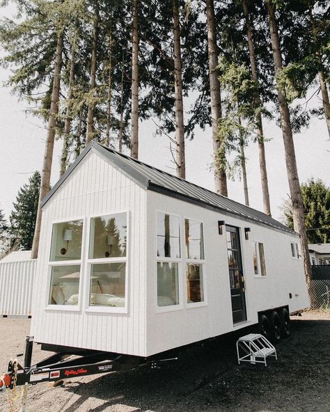 Tiny House Perfect on Instagram: “Beautiful tiny home on wheels by @rolling.homes😍. Company is based out of Washington State. Check them out! 👉🏻 @rolling.homes👈🏻 Follow…” White Tiny House, Small Houses On Wheels, Loft Floor, Shepherd Huts, Alternative Housing, Tiny House For Sale, Tiny House Inspiration, Tiny House Listings, Tiny House Floor Plans