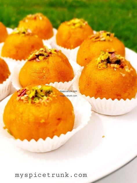 Mango Almond Ladoo stuffed with Mishri and Pistachio. Baked Rasgulla, Easy Indian Dessert Recipes, Easy Indian Dessert, Ladoo Recipe, Party Food Dessert, Stuffed Mushroom, Diwali Food, Indian Dessert, Semi Homemade