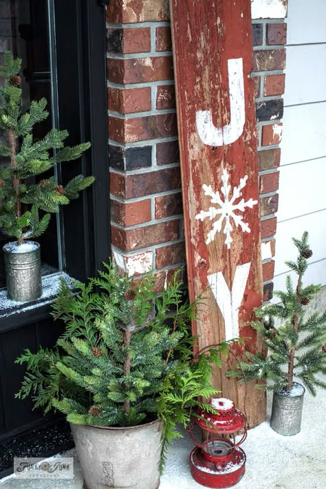 Barn Board Christmas Projects, Vintage Christmas Signs Diy, Christmas Plank Signs, Barn Wood Christmas Tree, Rustic Christmas Porch Signs, Joy Wooden Signs Christmas Crafts, Xmas Signs On Wood, Christmas Boards Signs, Christmas Signs Wood Diy