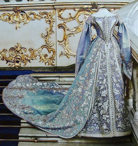 Russian Wedding Dress, Coronation Gown, Russian Dress, Filipino Clothing, Russian Clothing, Russian Wedding, Clothes Reference, Court Dresses, Fairytale Fashion