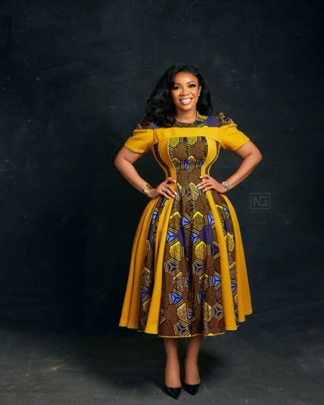 6 Pieces Ankara Gown Styles, African Blouses, Couples Outfit, African Print Clothing, Ankara Gown Styles, Workwear Essentials, African Inspired Clothing, African Fashion Traditional, Flair Dress