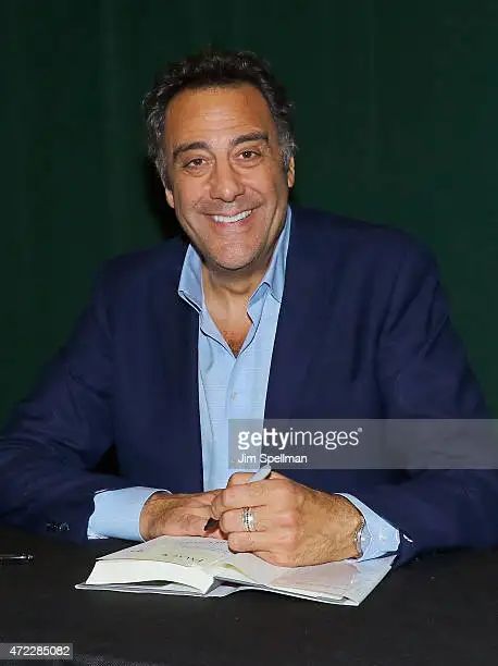 Brad Garrett, Everybody Love Raymond, Christopher Robin, Night At The Museum, Ball Drop, Stand Up Comedians, Barnes And Noble, Teenage Mutant Ninja, American Actors