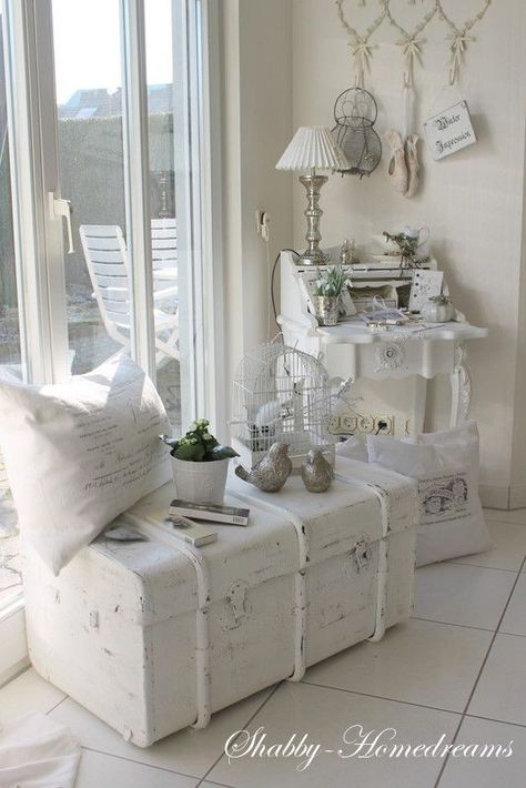 Shabby Chic Interior Design, Swedish Decor, Shabby Chic Design, Decoration Shabby, Smart Tiles, Shabby Chic Living, Shabby Chic Living Room, Shabby Chic Interiors, Shabby Chic Bedroom