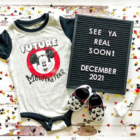 Disney Pregnancy Reveal, Disney Baby Announcement, Disney Pregnancy Announcement, Second Baby Announcements, Disney Maternity, First Time Pregnancy, Baby Announcement Photoshoot, Creative Pregnancy Announcement, Fun Baby Announcement