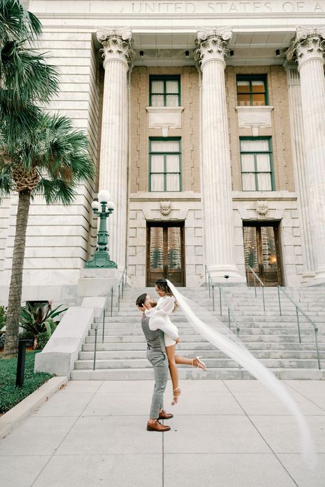 Wedding In Court House, Downtown City Wedding Photos, Courthouse Couple Photos, Downtown Tampa Elopement, Elopement Photo Inspiration, Courthouse Wedding Vintage, Courthouse Wedding Photo Shoot, Court House Wedding Photos Ideas, Court House Wedding Pics