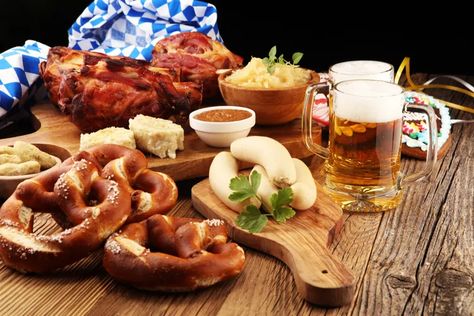 Traditional German Food - 15 Dishes to Eat in Germany German Thanksgiving, Typical German Food, German Breakfast, Traditional German Food, Types Of Cabbage, Oktoberfest Germany, Germany Food, German Foods, German Sausage