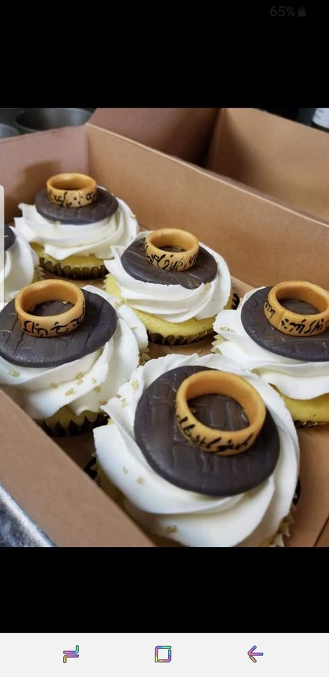 Lotr Cupcakes, Lord Of The Rings Cupcakes, Lotr Cake, Lord Of The Rings Cake, Hobbit Birthday, Wedding Snacks, Dream Birthday, Ring Cake, Creative Baking