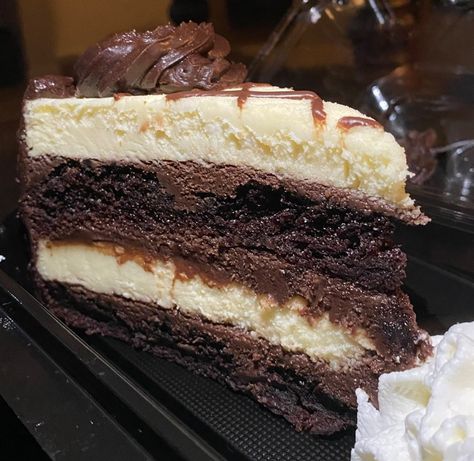 The Cheesecake Factory 🍰 on Instagram: “She's ready for her close-up! 🤩 📷: @tobakeriesandbeyond” The Cheesecake Factory, Cheesecake Factory, Chocolate Cheesecake, Food Dessert, Dessert Recipe, Interesting Food Recipes, Baked Goods, Chocolate Cake, Cheesecake