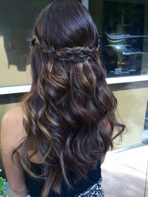 Braid with soft curls. ask for Temple 8183079790 Priscillas salon Valencia ca Braids With Soft Curls, Hairstyles For Lehenga Simple, Soft Curls For Medium Hair, Marriage Hairstyle, Soft Curl Hairstyles, Engagement Hair, Bridal Era, Lehenga Hairstyles, Curled Hairstyles For Medium Hair