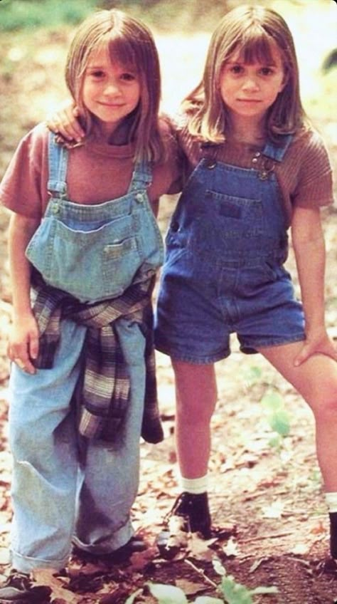 Olsen Twins Outfits, It Takes Two Movie, Mary Olsen, Ashley And Mary Kate Olsen, Olsen Twins Full House, Wattpad Face Claims, Olsen Twins Style, 90s Tv Shows, Mary Kate Ashley Olsen