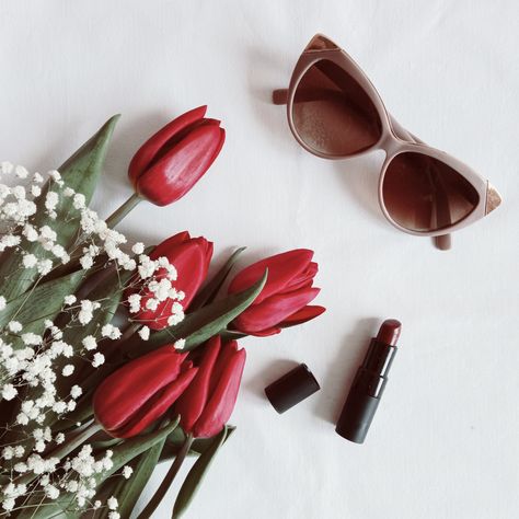 Flower Flatlay Photography, Spring Flatlay, Spring Lipstick, Product Photo Ideas, Red Aesthetics, Flatlay Ideas, Spring Shoot, Flat Lay Inspiration, Valentines Baking