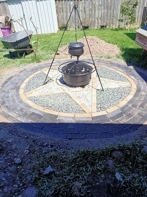 Witchy Yard Decor, Wiccan Garden Ideas, Wiccan Garden Ideas Backyards, Witchy Garden Design, Pentagram Garden Design, Pagan Yard Decor, Outdoor Sacred Space, Witchy Fire Pit, Witchy Outdoor Space