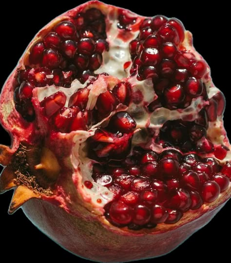 Pomegranate Reference, Fem Rage, Rotting Pomegranate, Pomegranate Photography, Pomegranate Juice Benefits, Pomegranate Photo, Pomegranate Aesthetic Dark, Pomegranate Collage, Rage Painting