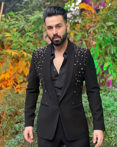 Mayank Chawla on Instagram: “Outfit by @mayankchawla_menswear Contact -9999708624” Stylish Suits For Men, Blazer For Men Wedding, Best Wedding Suits For Men, Wedding For Men, Men Shawl, Indian Wedding Suits Men, Cocktail Suit, Best Wedding Suits, Wedding Outfit For Boys