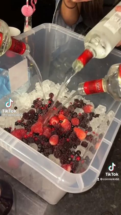 Alcoholic Drinks Summer, Drink Video, Fun Drink Recipe, Drinks Summer, Summer Drinks Alcohol, Drinking Games For Parties, Yummy Alcoholic Drinks, Pink Drink, Drinks Alcohol