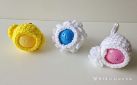 5 Little Monsters: Crocheted Easter Egg Covers Crochet Egg, Rabbit Ideas, Christmas Knitting Patterns Free, Amigurumi Rabbit, Easter Favors, Crocheted Toys, Crafts Crochet, Crochet Easter, Crochet Chicken