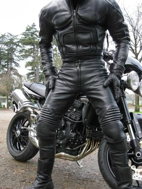 Male Biker Outfit, Motorcycle Suits Men, Motorcycle Leathers Suit, Leather Fashion Men, Hot Biker Guys, Biker Guys, Motorbike Leathers, Biker Wear, Bike Leathers