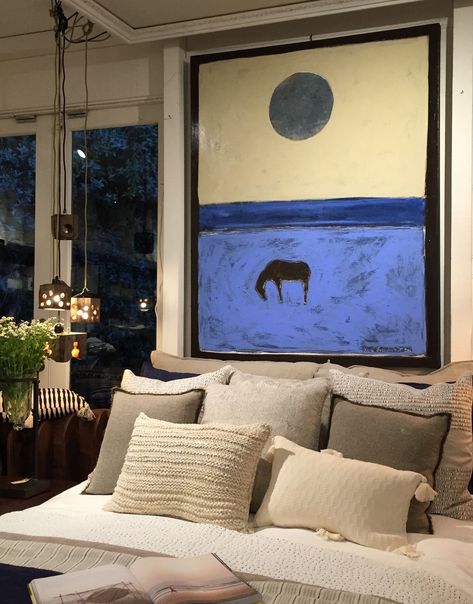 Horses Painting Abstract, Masculine Paintings, Bedroom Painting Ideas Canvas, Simple Bed Design, Abstract Animal Painting, King Size Bed Designs, Bed Design Modern Luxury, Cozy Reading Chair, Abstract Bedroom