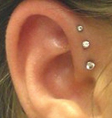 Piercing Artist, Triple Forward Helix Piercing, Helix Piercing Stud, Triple Forward Helix, Triple Helix, Gem Top, Piercing Inspo, Forward Helix Piercing, Cool Ear Piercings