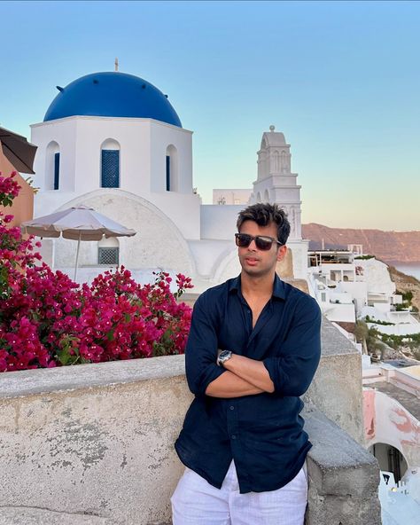 Santorini Sunsets #santorini #greece Santorini Outfits, Santorini Outfit, Greece Outfit, Santorini Sunset, Santorini Greece, Santorini, Travel Style, Greece, Mens Outfits