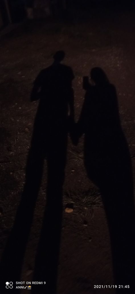 couple night shadow 🖤🖤 Couples Goodnight Photos, Night Capal Pic, Cute Couple Pics Night, Background Couple Aesthetic, Couple Shadow Pic Night, Relationship Dark Aesthetic, Night Couple Pic, Couple Shadow Aesthetic Night, Night Vibes Couple