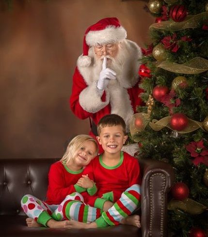 Family Pictures With Santa, Professional Santa Photos, Santa Claus Photo Shoot, Family Photos With Santa, Santa Photoshoot, Santa Photography, Santa Pics, Christmas Pictures Kids, Christmas Photos Outfits