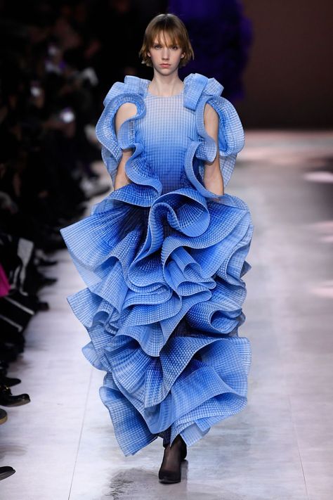 Blue Fashion Runway, Paris Fashion Week 2023, Zuhair Murad Haute Couture, Fashion Week 2023, Givenchy Couture, Fashion Textiles, Paris Couture, Trend Analysis, Model Walks