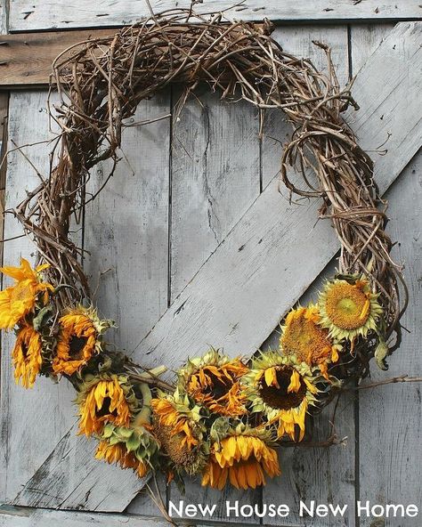 using faded flowers in my fall decor, seasonal holiday d cor, wreaths, The stems were cut and the flower heads tucked into this grapevine wreath Dried Sunflower Wreath, Diy Autumn Wreath, Bunch Of Sunflowers, Fruit Display Wedding, Sunflower Craft, Faded Flowers, Dried Sunflowers, Fall Dec, Fall Fair