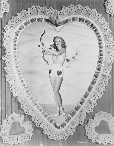 Moodboard Pink, Coney Island Baby, Manic Pixie Dream Girl, Retro Valentines, Valentine Photo, My Funny Valentine, Vintage Heart, Vintage Valentines, Funny Valentine