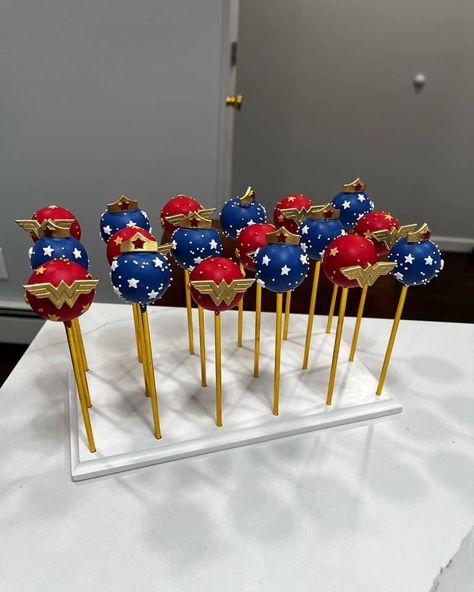 Wonder Woman Cake Pops, Wonder Woman Cake, Wonder Woman Birthday Party, Wonder Woman Party, Wonder Woman Birthday, Bday Themes, Cake Pop Ideas, Woman Birthday, Pop Ideas