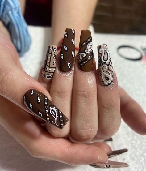 Paisley Nail Art Design, Brown Bandana Nails, Bandana Nail Designs, Chicano Nails Designs, Chola Nails Designs, Chola Nails Acrylic, Gangster Nails Designs, Cholo Nails, Bandana Nail Art