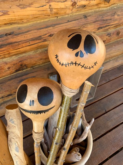 Dipper Gourds Crafts, Halloween Gourds Ideas, Gourds Crafts Projects, Gourd Art Patterns, Gourd Art Ideas, Gourds Diy, Halloween Pumpkin Crafts, Fall Gourds, Wood Carving Art Sculpture