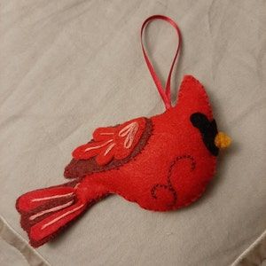 Cardinal Sewing Pattern, Felt Cardinal Ornament Pattern Free, Fabric Birds Pattern Free, Cat Stuffed Animal Pattern, Dress Upcycle, Patriotic Embroidery, Stuffed Animal Pattern, Felt Plushie, Sew Ideas