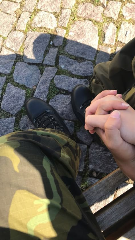 Army Boyfriend Aesthetic, Army Couple Aesthetic, Army Cadets Aesthetic, Army Boyfriend, Military Boyfriend, Bff Aesthetic, Military Couples Photos, Army Aesthetic, Army Couple Pictures