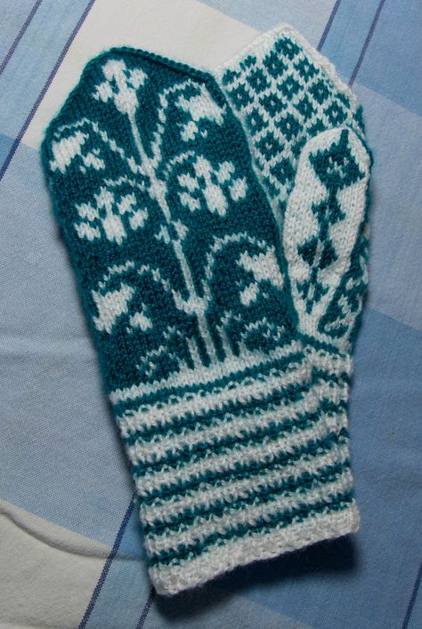 Mittens for A Young Lady Stranded Knitting Patterns, Yarn Clothes, Addi Knitting Machine, Thistle Pattern, Cross Stitch Pattern Maker, Fingerless Gloves Crochet Pattern, Norwegian Knitting, Knitted Mittens Pattern, Hand Knit Mittens