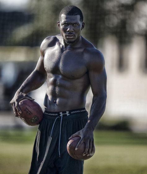 Yesssss...... Dez Bryant, Chocolate Men, Dark Skin Men, Foto Poses, Jason Momoa, A Football, African Men, Brown Skin, Muscle Men