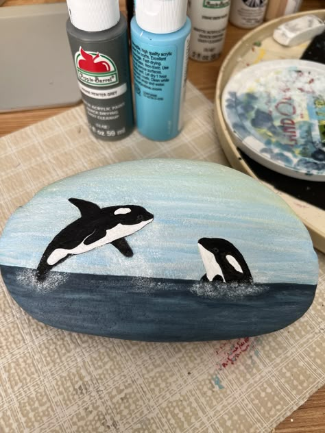 Sea Creature Painted Rocks, Potters Hands, Sea Life Painting, Whale Painting, Nautical Painting, Diy Rock Art, Happy Stones, Bug Art, Rock Painting Ideas Easy