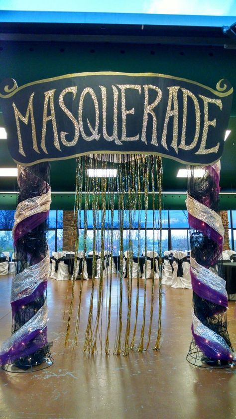 Prom Entrance, 8th Grade Dance Themes, Homecoming Dance Themes, School Dance Decorations, Masquerade Ball Decorations, Mascarade Ball, School Dance Themes, Mascarade Party, School Dance Ideas