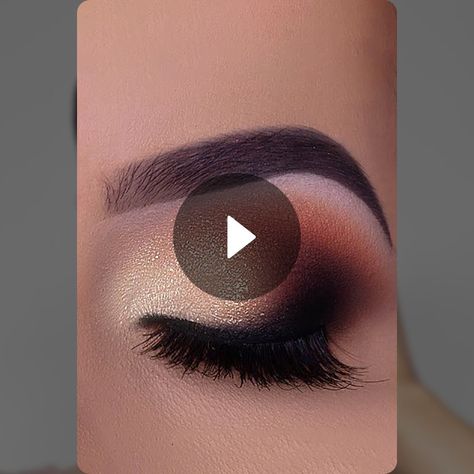 Golden Smokey Eyes Tutorial - An Knook | Snapchat An Knook Makeup, Golden Smokey Eye Makeup, Golden Smokey Eye, Smokey Eyes Tutorial, Beauty Content Creator, Eyes Tutorial, Mary Kay Eyes, Gold Smokey Eye, Beauty Content