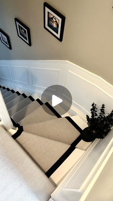 Lucy Corne @homepoppylane on Instagram: "Stair Transformation 🔥 FAQs answered below 👇🏻 

❓Where’s the runner from…

It’s called Home Poppy Lane Stair Runner from @floor.Street (use HOMEPOPPYLANE for 10% off - AD code) 

❓What is on the landing…. 

The landing is tiny and no wall space just doorways so the panelling stops at the top of the stairs. I would have 100% carried the panels on if there were enough walls. 

Carpet on the landing is exactly the same carpet without the black boarder and it’s fitted across and tucked under the top step.

❓Does it get dusty…. 

I keep on top of it every 2-3 days so it doesn’t bother me. I Hoover and wipe the sides and use a duster on the walls every 2 weeks or so….

❓How did you get the runner to turn at the top of the stairs… 

Ours was bespoke mad Under Stairs Styling Ideas, Modern Entrance Hall Ideas, Hall Stairs Landing Ideas, Staircase With Runner Ideas, Closed Staircase Ideas Decor, Top Of Stairs Wall Decor, Landing Wall Ideas, Stair Runner New Build, Top Of The Stairs Decor