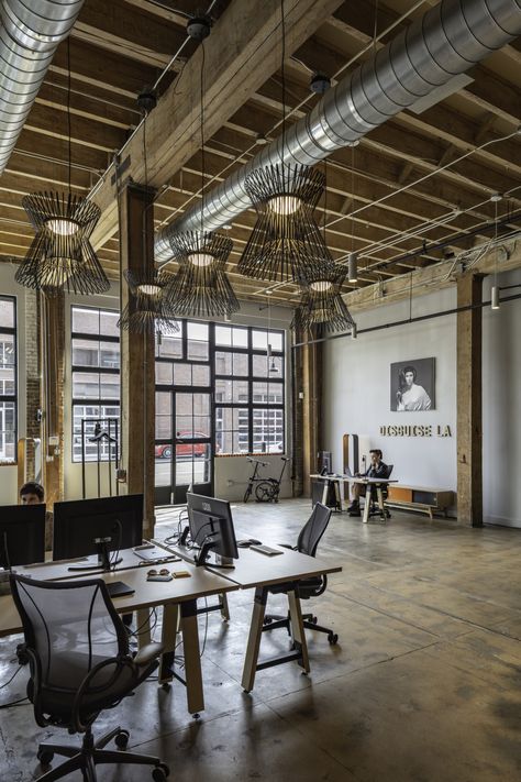 Industrial Coworking Space Design, Google San Francisco Office, Industrial Loft Decor, Industrious Coworking, Dedicated Desk Coworking Space, Loft Office, Collaborative Workspace, Best Architects, Interior Work